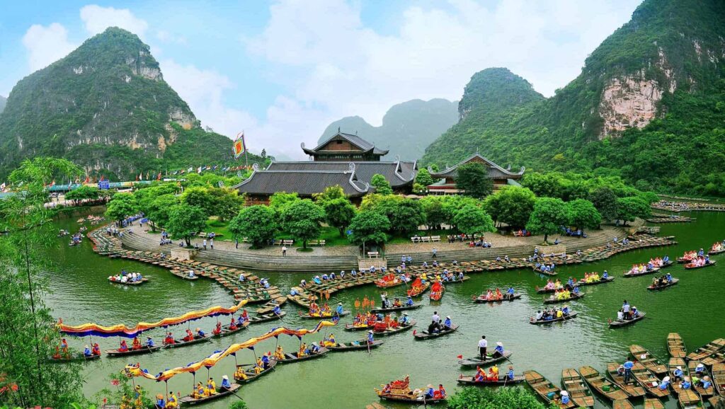 Day trip for festival at Ancient capital of Hoa Lu